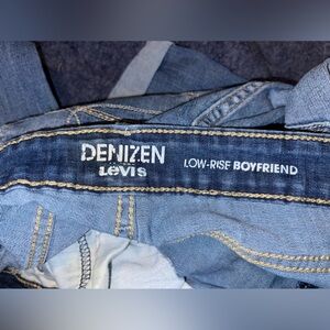 Juniors Levi’s Denizen size 11 cuffed ankle boyfriend jeans.